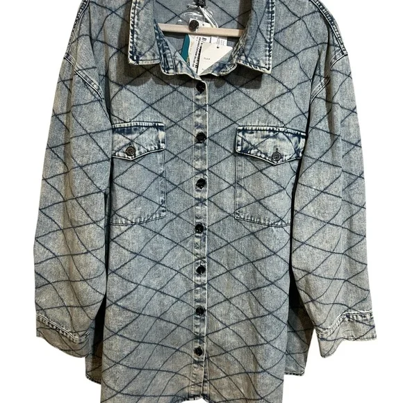 Davi & Dani Curved Hem Diamond Quilted Button Up Denim Shacket - Picture 4 of 4